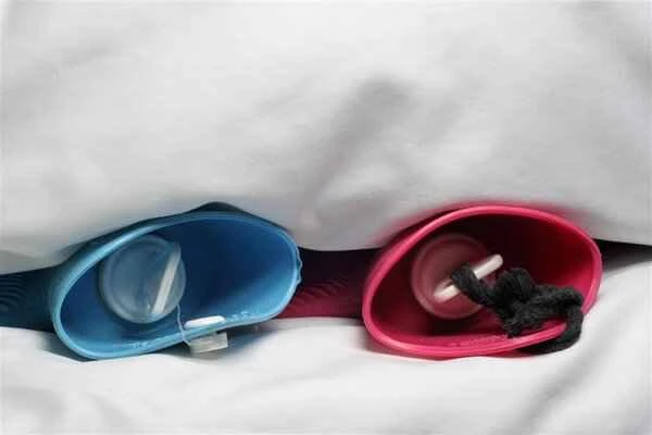 What causes a red neck?