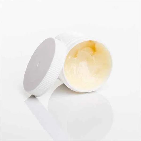 Do people with cheilitis use lip balm regularly?