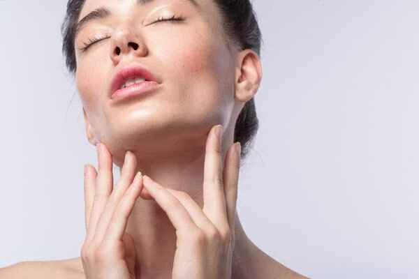 Does vitamin A deficiency cause dandruff?