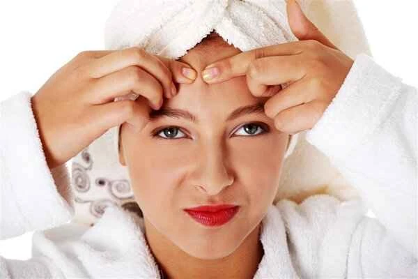 How to remove acne scars on the forehead