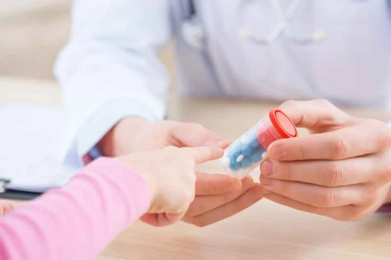 How long does it take to take medication for urticaria?