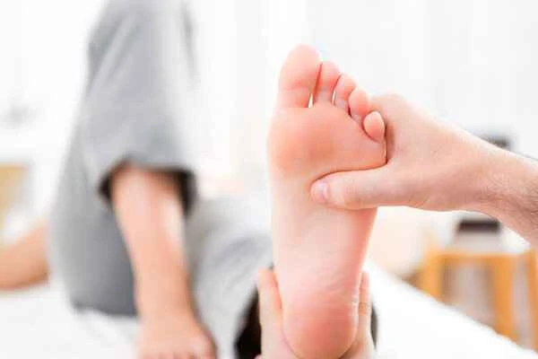 Does plantar wart require treatment?